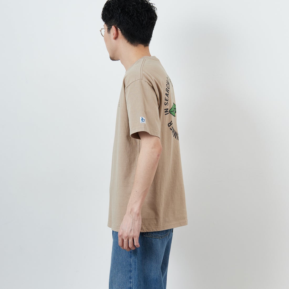 The Endless Summer [エンドレスサマー] 別注 サークルBUHIバックプリントTシャツ [FH-25574503-JF] 35 BEIGE &&モデル身長：167cm 着用サイズ：L&&