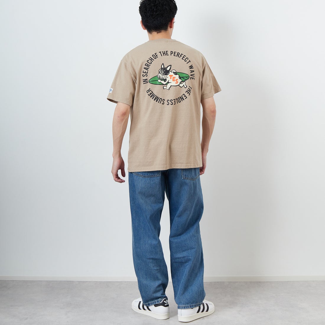 The Endless Summer [エンドレスサマー] 別注 サークルBUHIバックプリントTシャツ [FH-25574503-JF] 35 BEIGE &&モデル身長：167cm 着用サイズ：L&&