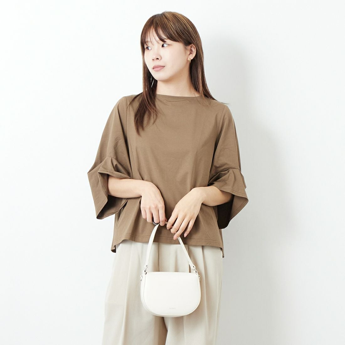 701 ﾌﾞﾗｳﾝ&&モデル身長：167cm 着用サイズ：F&&