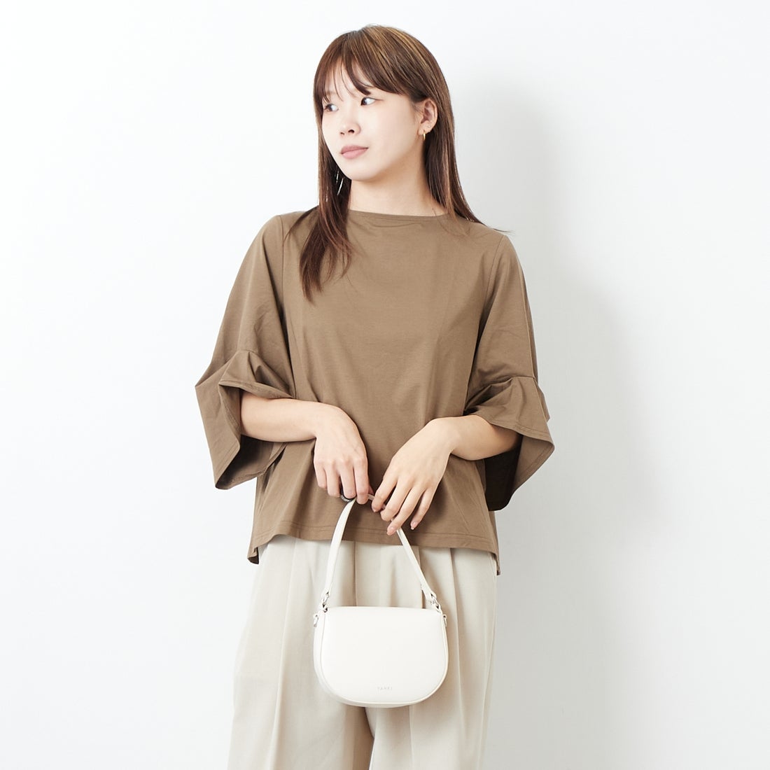 701 ﾌﾞﾗｳﾝ&&モデル身長：167cm 着用サイズ：F&&