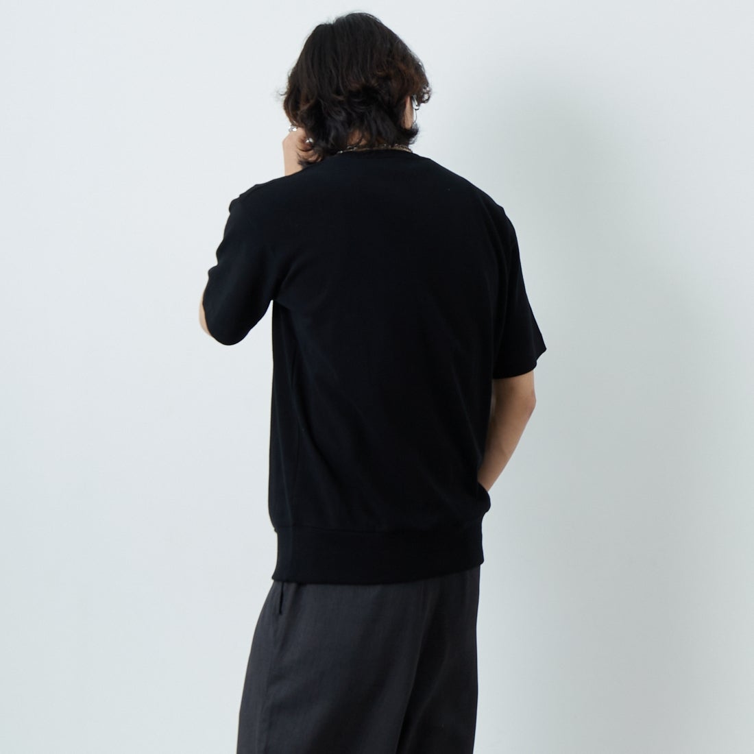 GICIPI [ジチピ] TONNO/トーンノ クルーネックTシャツ [2502P] NERO &&モデル身長：179cm 着用サイズ：3&&
