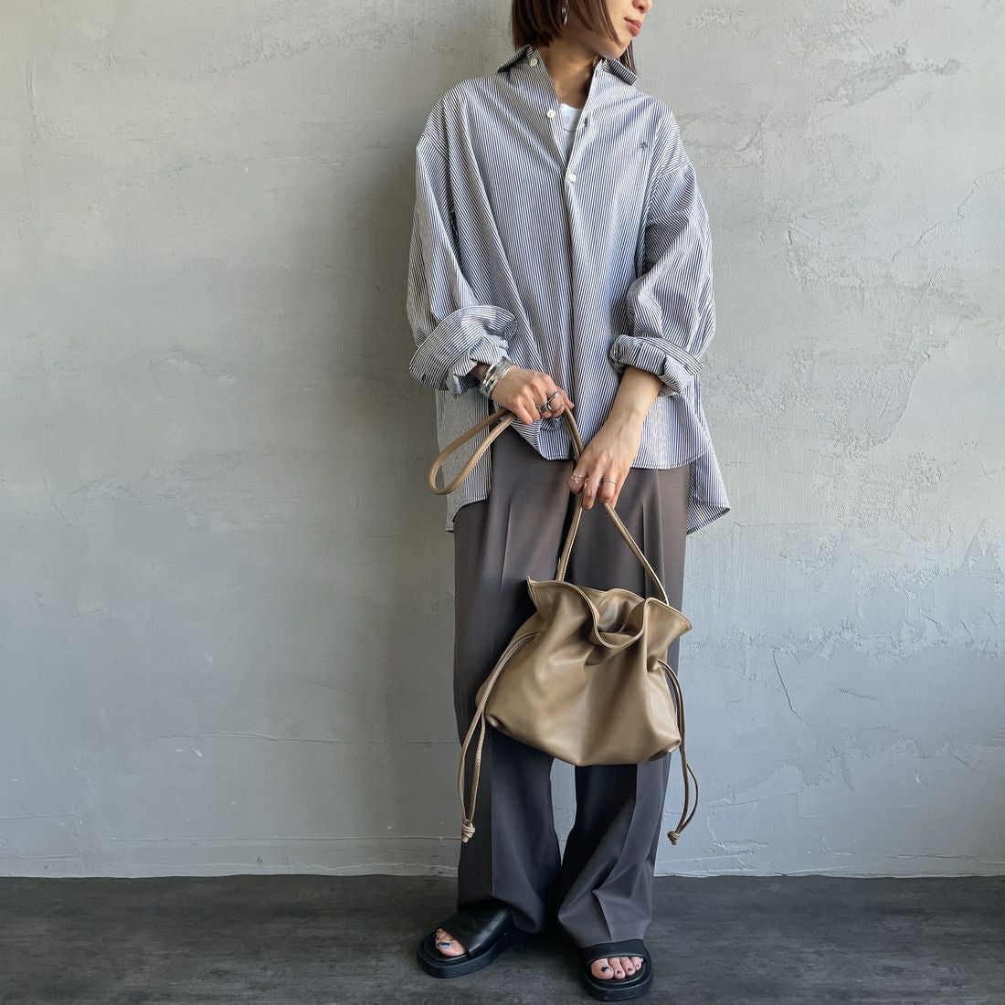 AULENTTI [オウレンティ] 巾着ショルダーバッグ [EL-8236-SA] S40 TAUPE