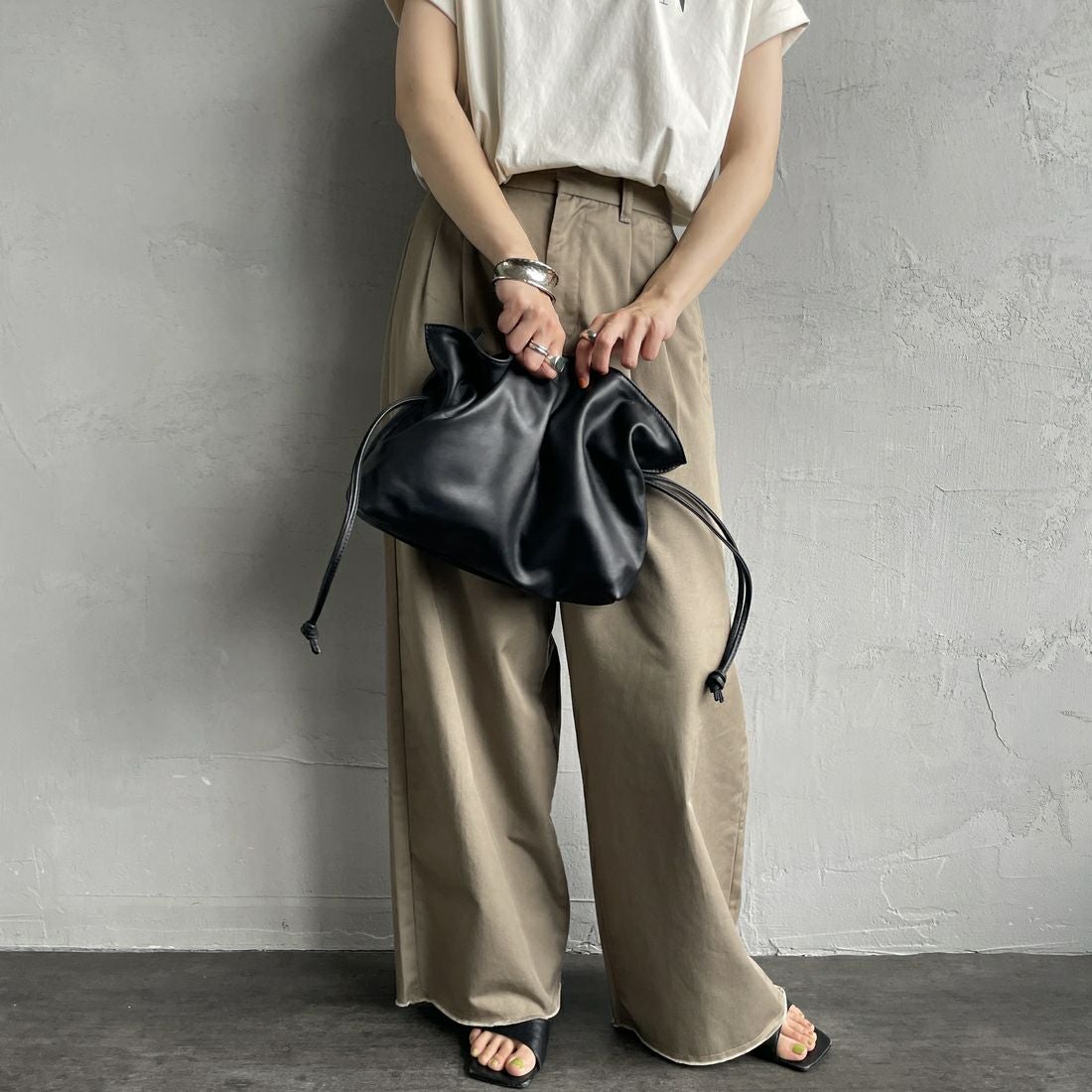 AULENTTI [オウレンティ] 巾着ショルダーバッグ [EL-8236-SA] S28 NERO