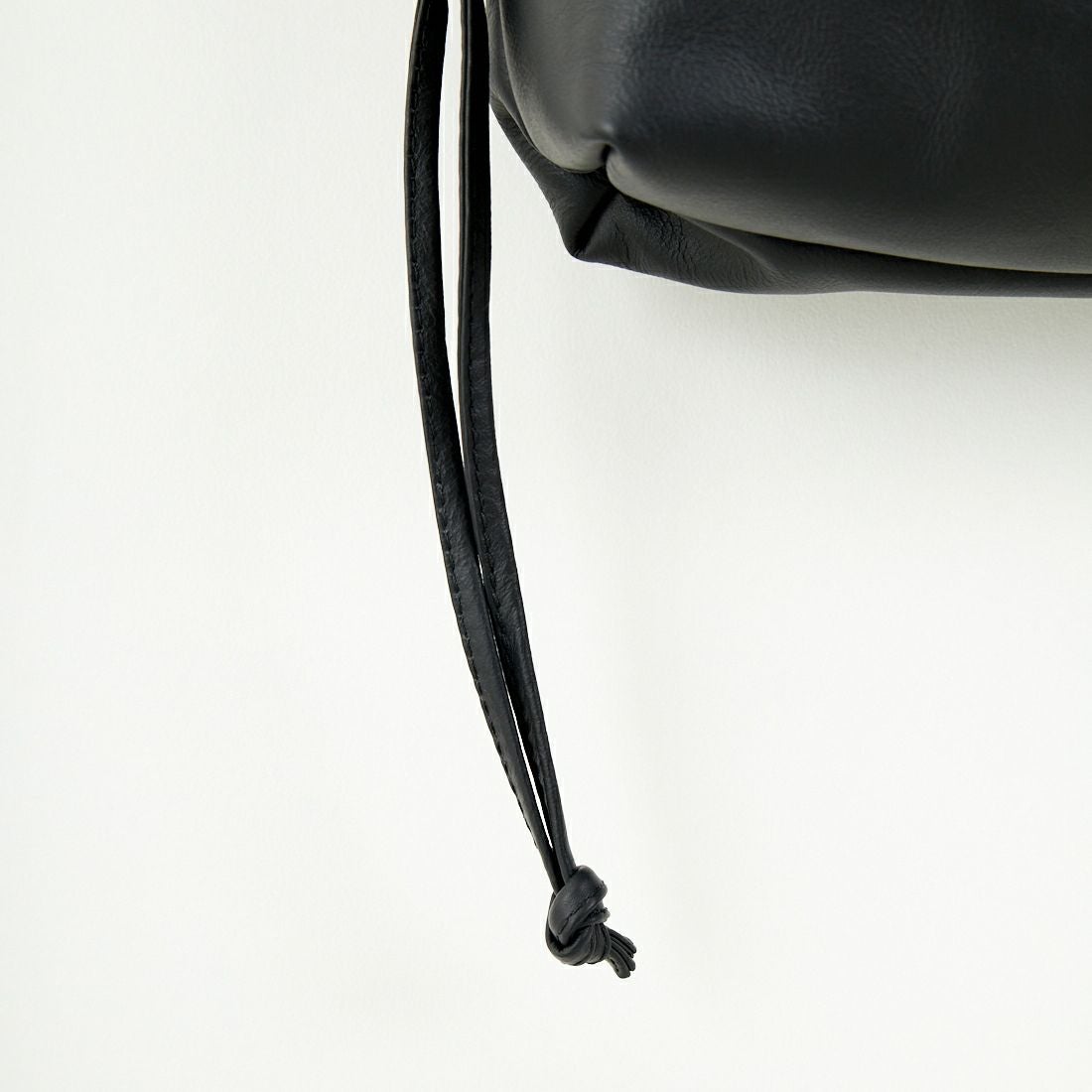 AULENTTI [オウレンティ] 巾着ショルダーバッグ [EL-8236-SA] S28 NERO