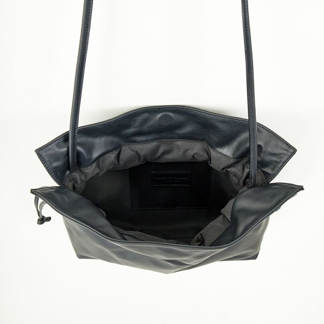 AULENTTI [オウレンティ] 巾着ショルダーバッグ [EL-8236-SA] S28 NERO