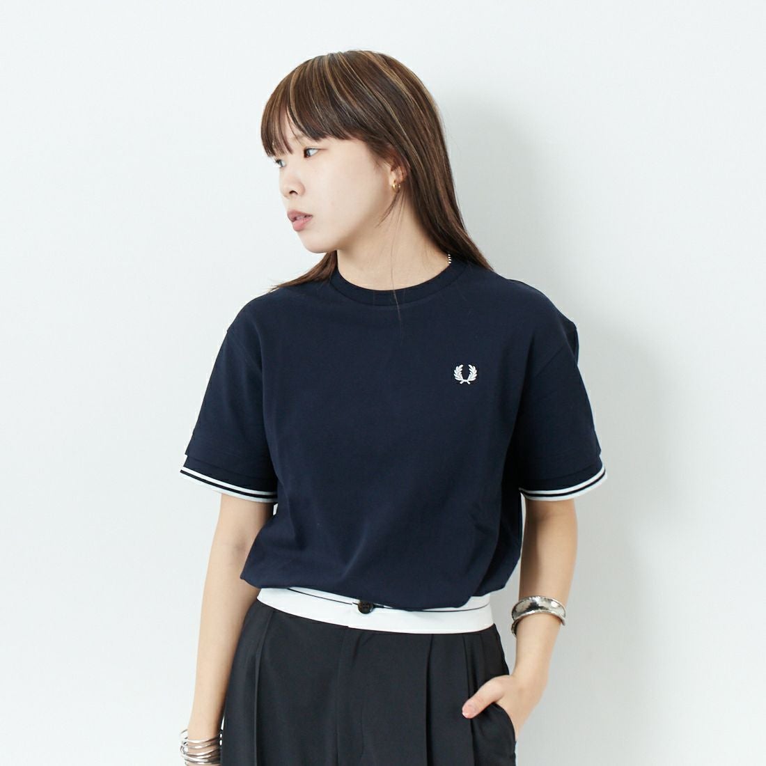 FRED PERRY [フレッドペリー] ティップライン ショートスリーブピケTシャツ [G9167] 608 NAVY &&モデル身長：167cm 着用サイズ：10&&