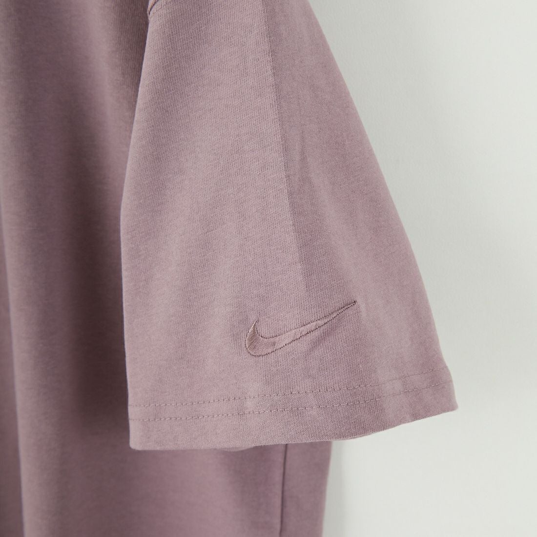 NIKE [ナイキ] プレミアム エッセンシャルTシャツ [IB7554] 204 TAUPE