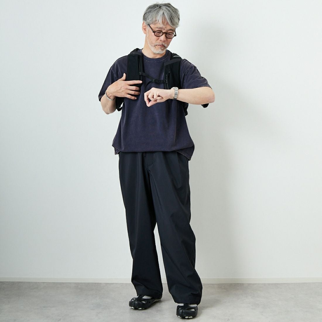 STILL BY HAND [スティルバイハンド] 別注 ドローコード付きワンタックパンツ [2501JF-EX03-JF] INK BLACK &&モデル身長：174cm 着用サイズ：48&&