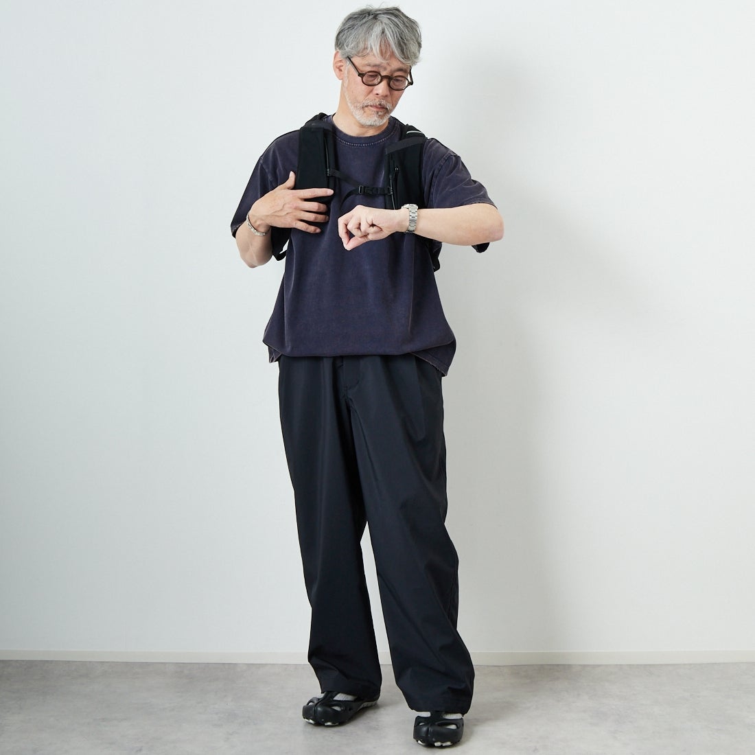 STILL BY HAND [スティルバイハンド] 別注 ドローコード付きワンタックパンツ [2501JF-EX03-JF] INK BLACK &&モデル身長：174cm 着用サイズ：48&&