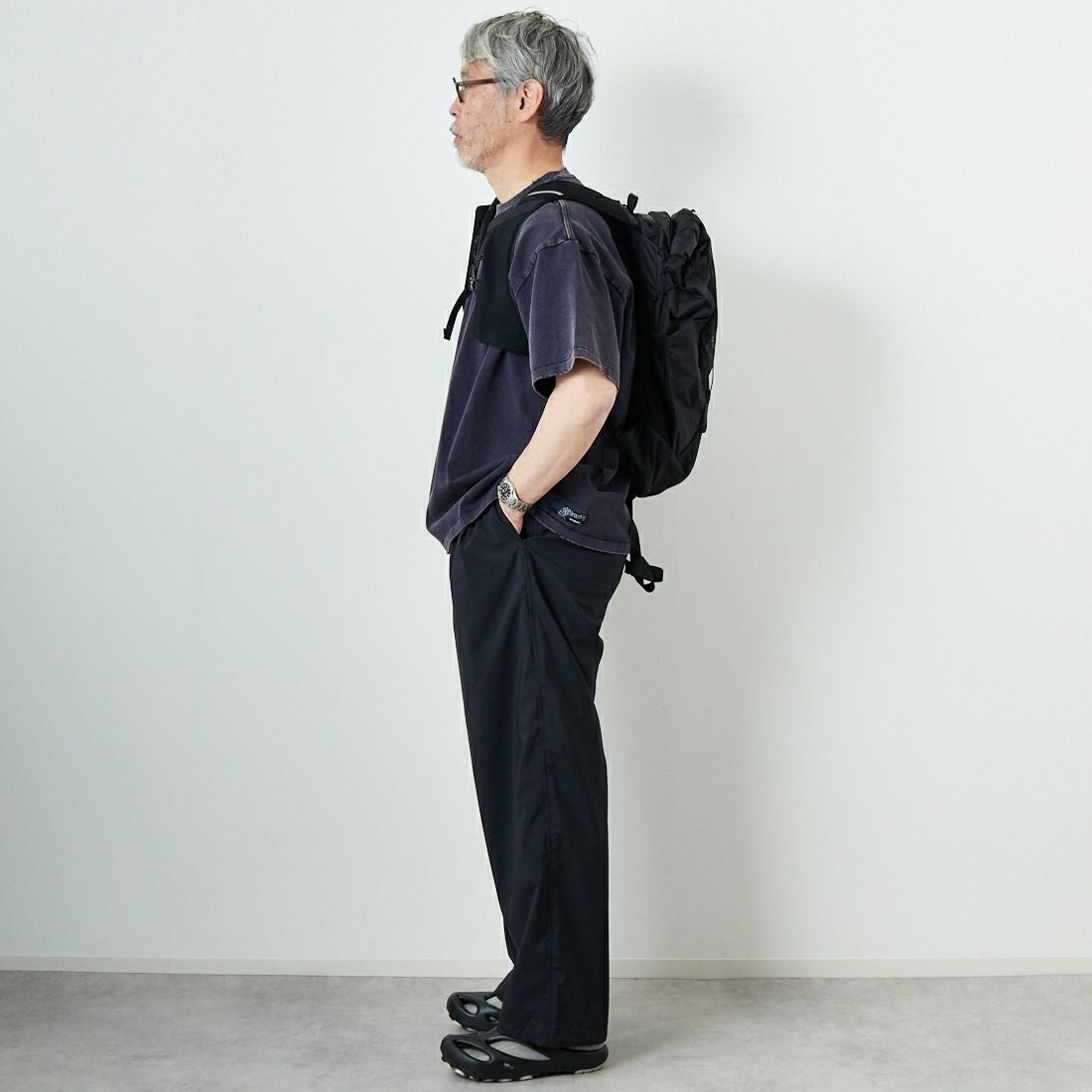 STILL BY HAND [スティルバイハンド] 別注 ドローコード付きワンタックパンツ [2501JF-EX03-JF] INK BLACK &&モデル身長：174cm 着用サイズ：48&&