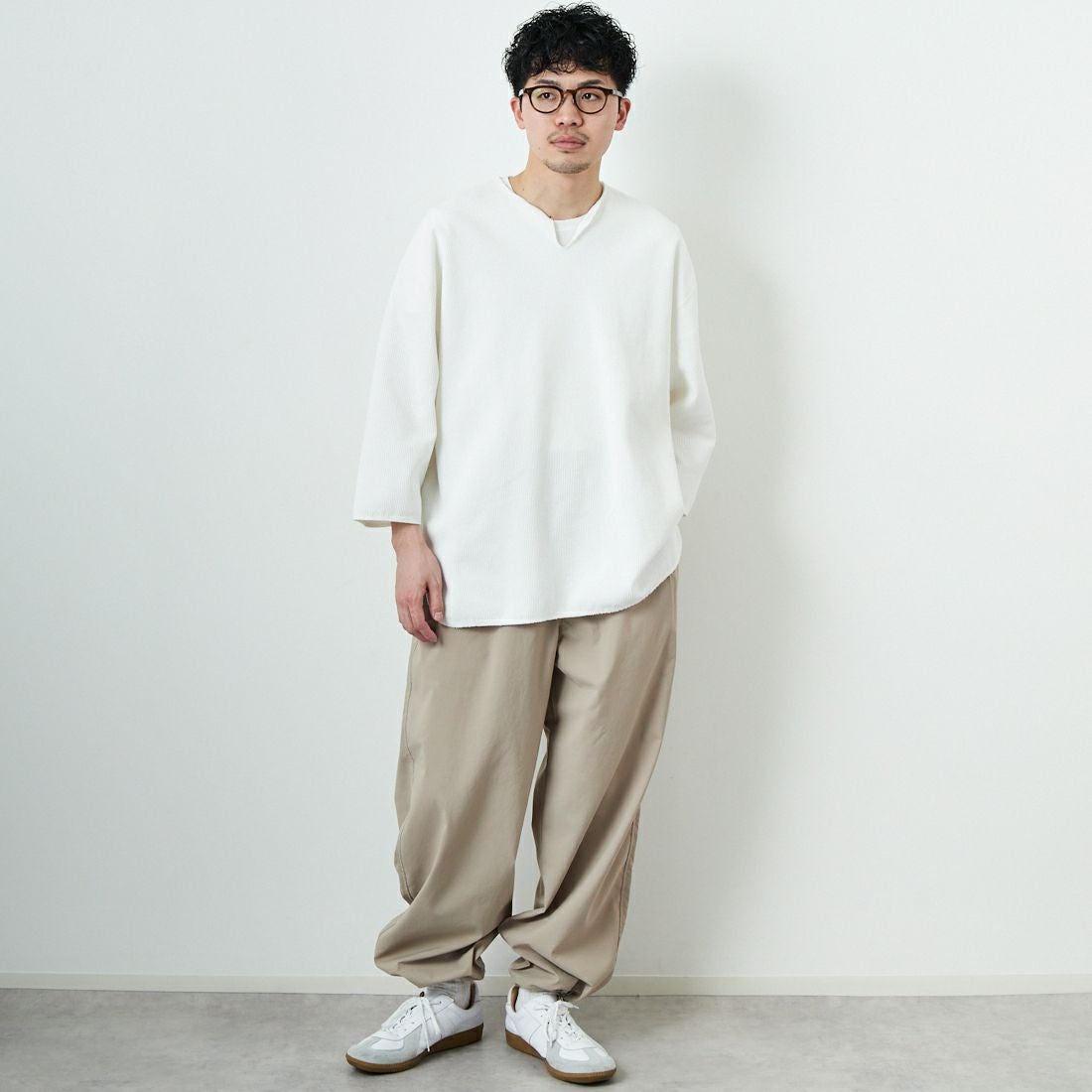 STILL BY HAND [スティルバイハンド] 別注 ドローコード付きワンタックパンツ [2501JF-EX03-JF] BEIGE &&モデル身長：168cm 着用サイズ：46&&