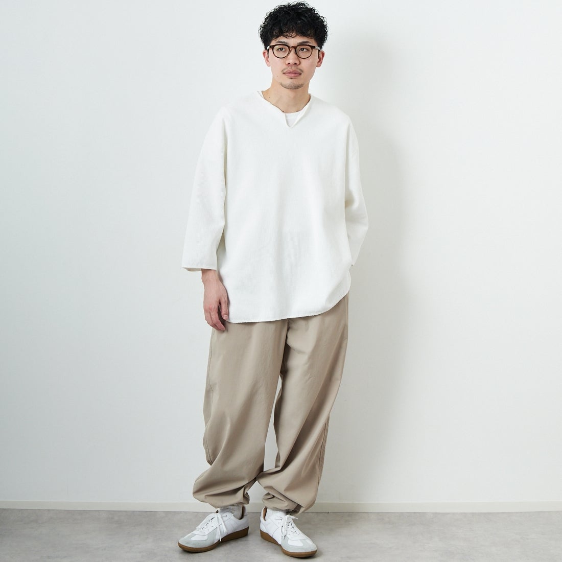 STILL BY HAND [スティルバイハンド] 別注 ドローコード付きワンタックパンツ [2501JF-EX03-JF] BEIGE &&モデル身長：168cm 着用サイズ：46&&