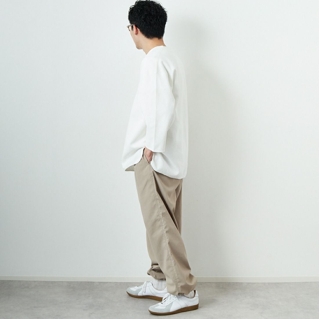 STILL BY HAND [スティルバイハンド] 別注 ドローコード付きワンタックパンツ [2501JF-EX03-JF] BEIGE &&モデル身長：168cm 着用サイズ：46&&