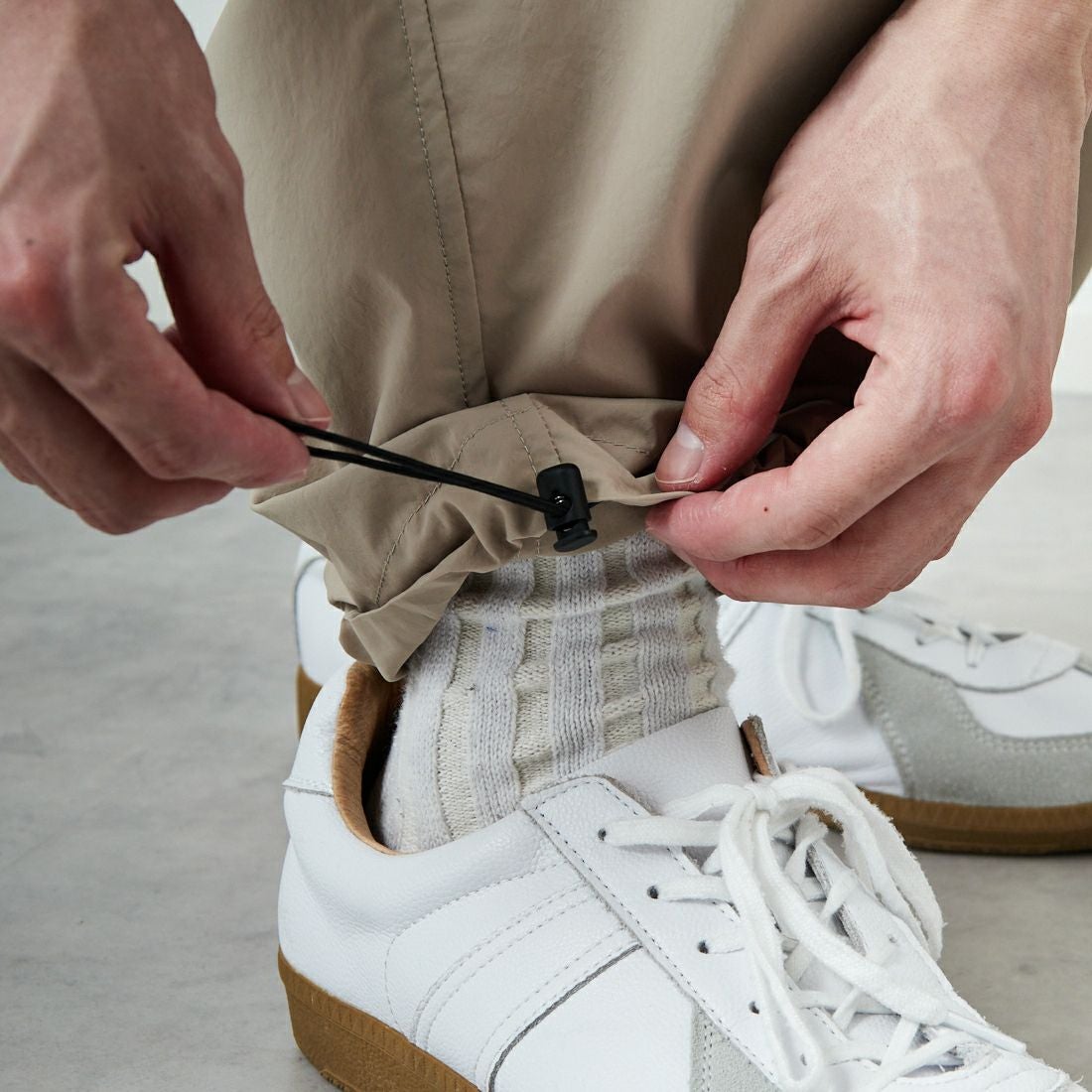 STILL BY HAND [スティルバイハンド] 別注 ドローコード付きワンタックパンツ [2501JF-EX03-JF] BEIGE