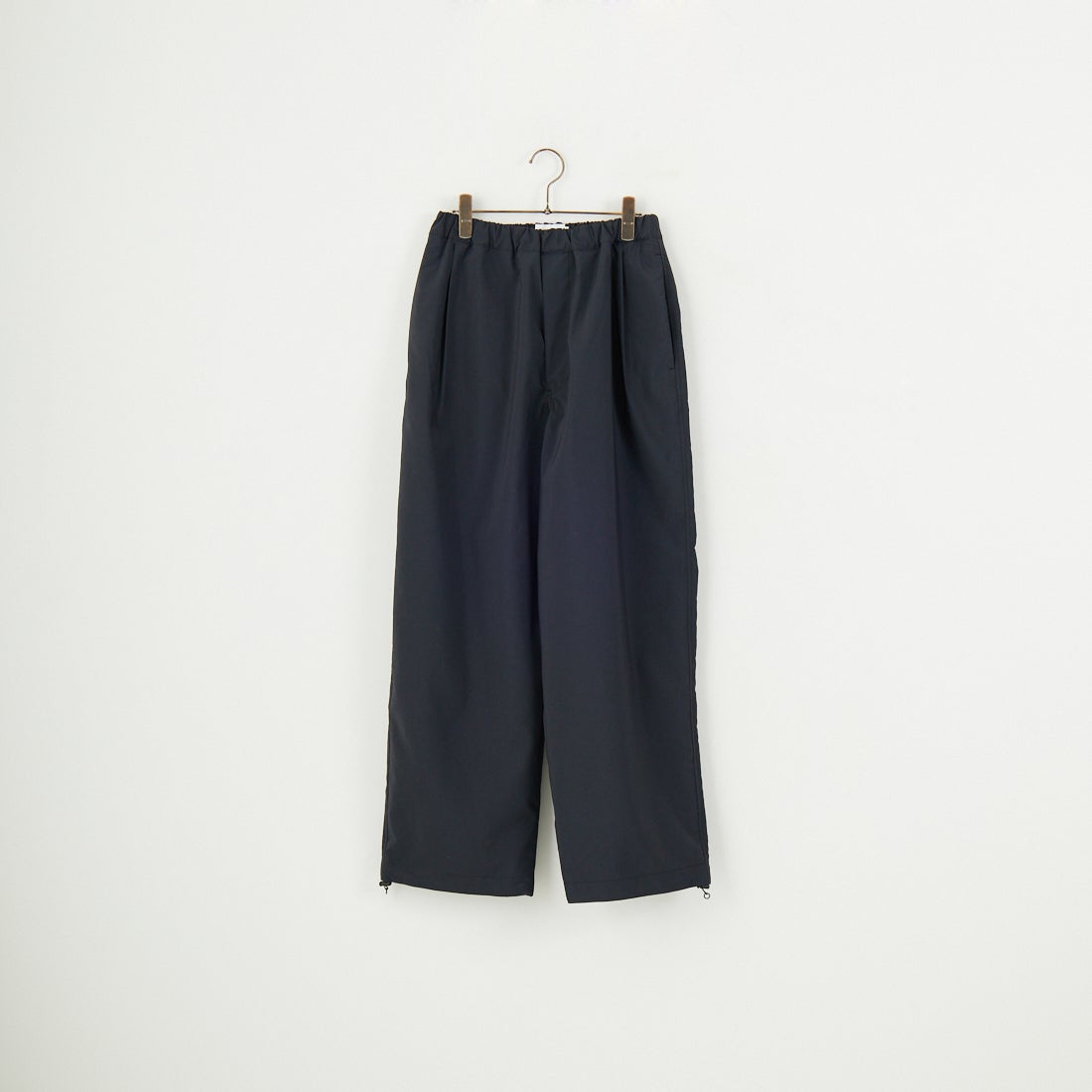 STILL BY HAND [スティルバイハンド] 別注 ドローコード付きワンタックパンツ [2501JF-EX03-JF] INK BLACK