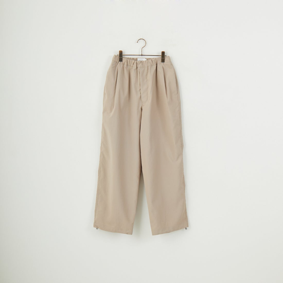 STILL BY HAND [スティルバイハンド] 別注 ドローコード付きワンタックパンツ [2501JF-EX03-JF] BEIGE