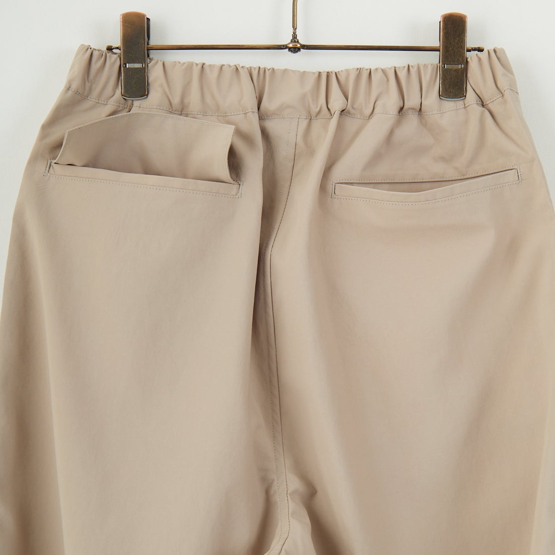 STILL BY HAND [スティルバイハンド] 別注 ドローコード付きワンタックパンツ [2501JF-EX03-JF] BEIGE