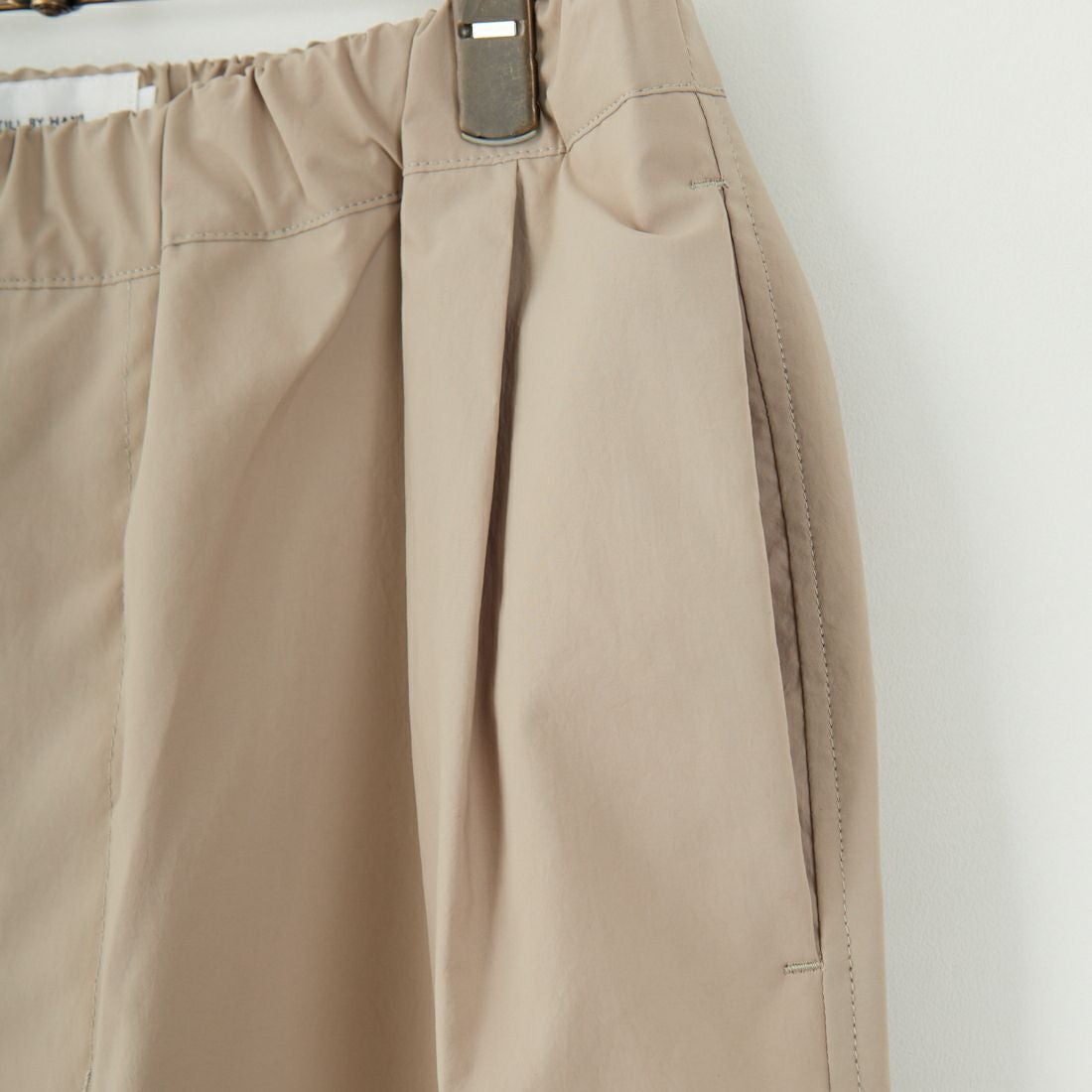 STILL BY HAND [スティルバイハンド] 別注 ドローコード付きワンタックパンツ [2501JF-EX03-JF] BEIGE