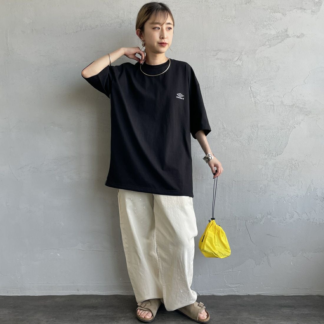 UMBRO [アンブロ] 別注 ワンポイントロゴ メッシュ切替Tシャツ [KBT101-NK-01-JF] BLACK &&モデル身長：150cm 着用サイズ：S&&