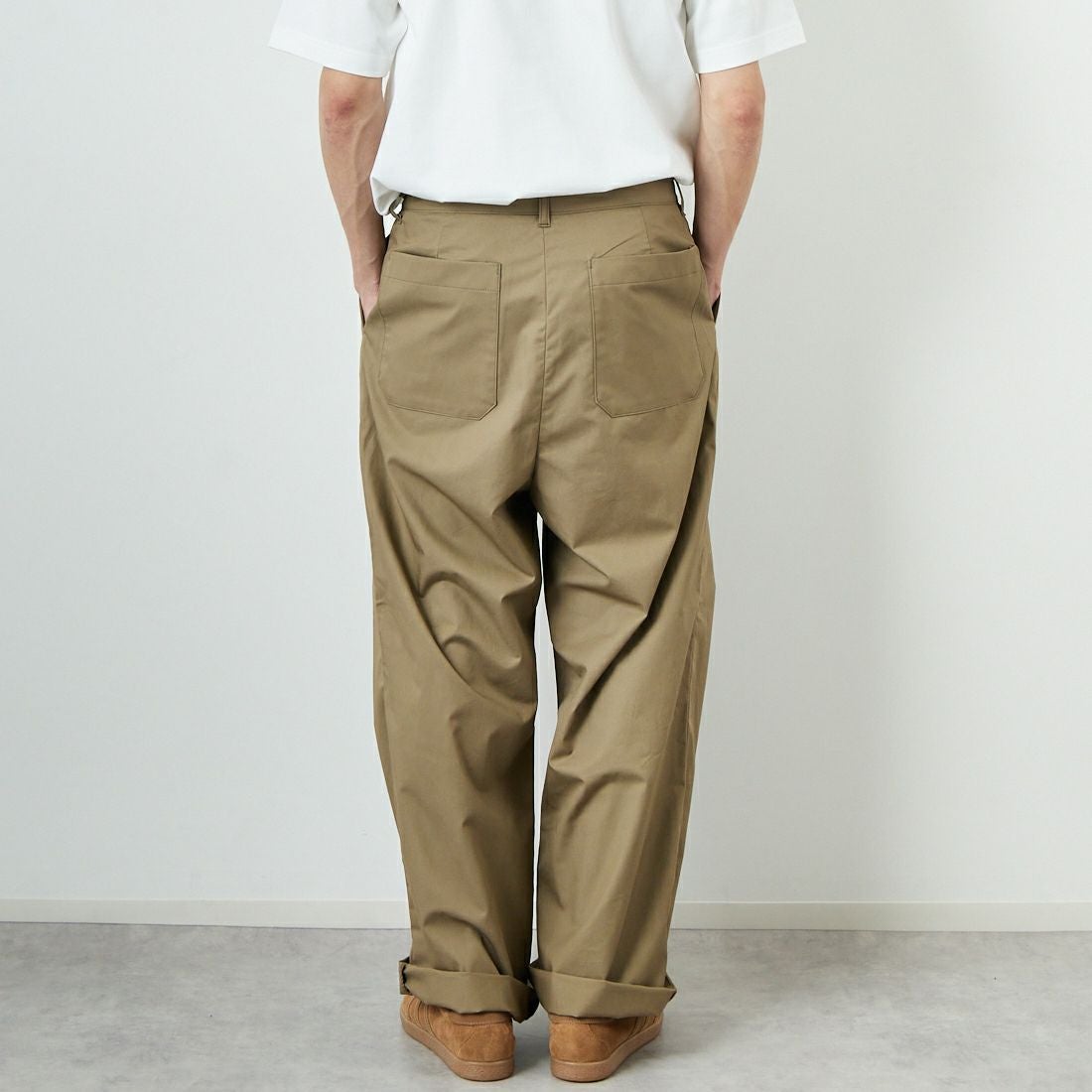 STILL BY HAND [スティルバイハンド] 別注 中太ストレートパンツ [2501JF-EX04-JF] KHAKI BEIG&&モデル身長：168cm 着用サイズ：46&&