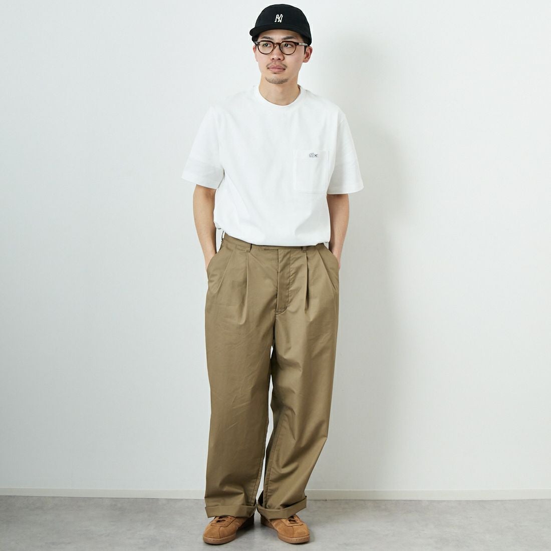 STILL BY HAND [スティルバイハンド] 別注 中太ストレートパンツ [2501JF-EX04-JF] KHAKI BEIG&&モデル身長：168cm 着用サイズ：46&&