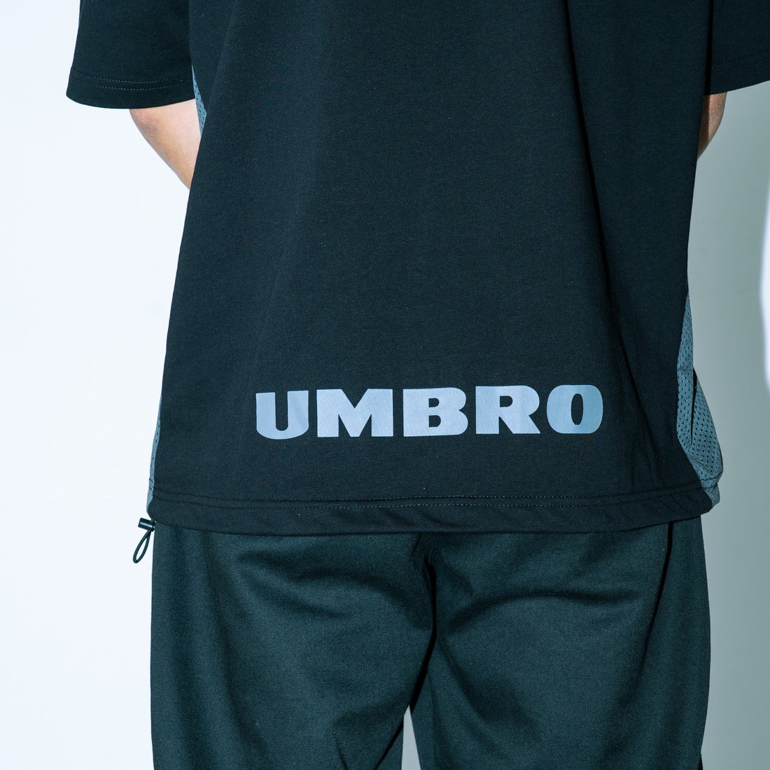UMBRO [アンブロ] 別注 ワンポイントロゴ メッシュ切替Tシャツ [KBT101-NK-01-JF] CHARCOAL