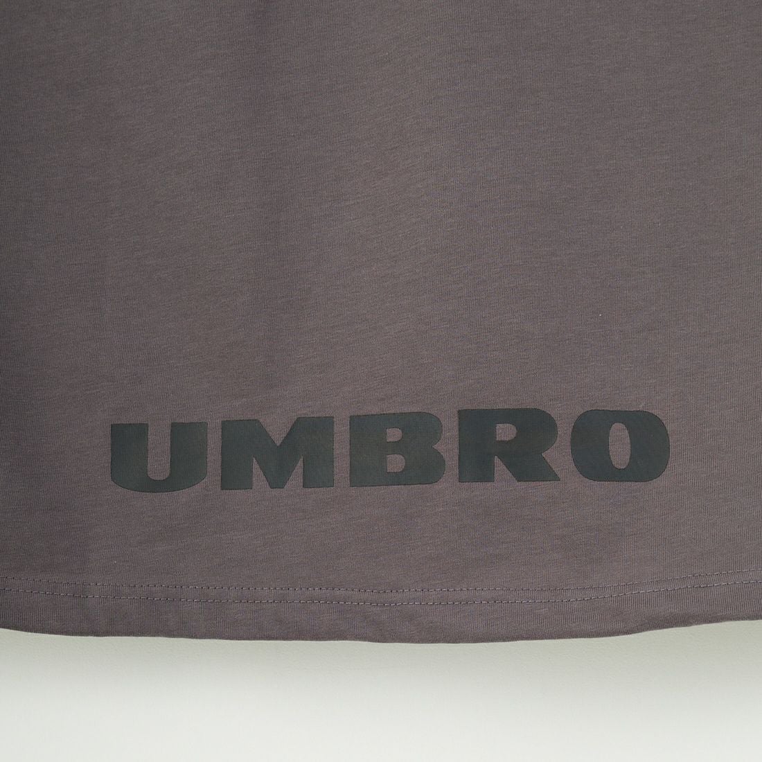 UMBRO [アンブロ] 別注 ワンポイントロゴ メッシュ切替Tシャツ [KBT101-NK-01-JF] CHARCOAL