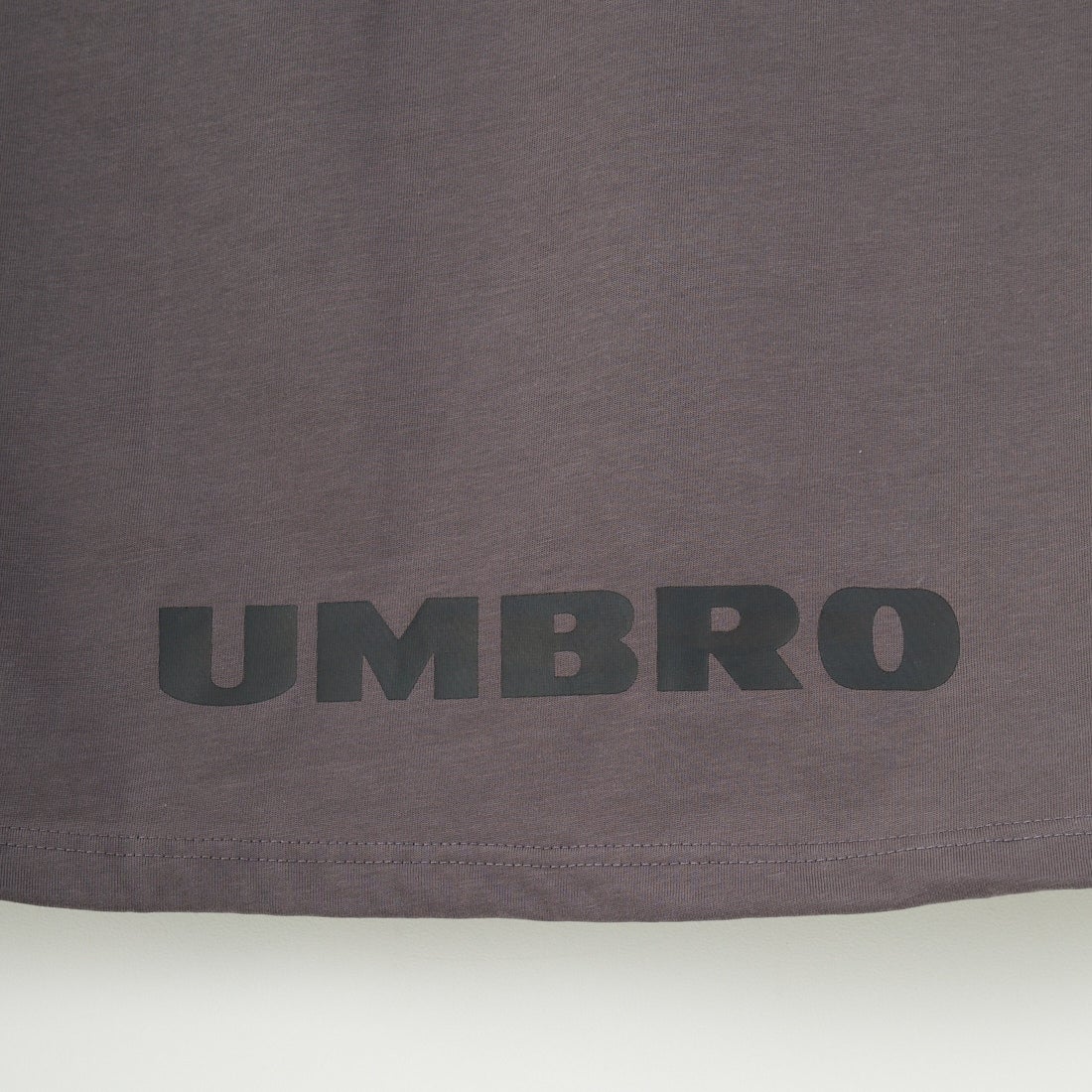 UMBRO [アンブロ] 別注 ワンポイントロゴ メッシュ切替Tシャツ [KBT101-NK-01-JF] CHARCOAL