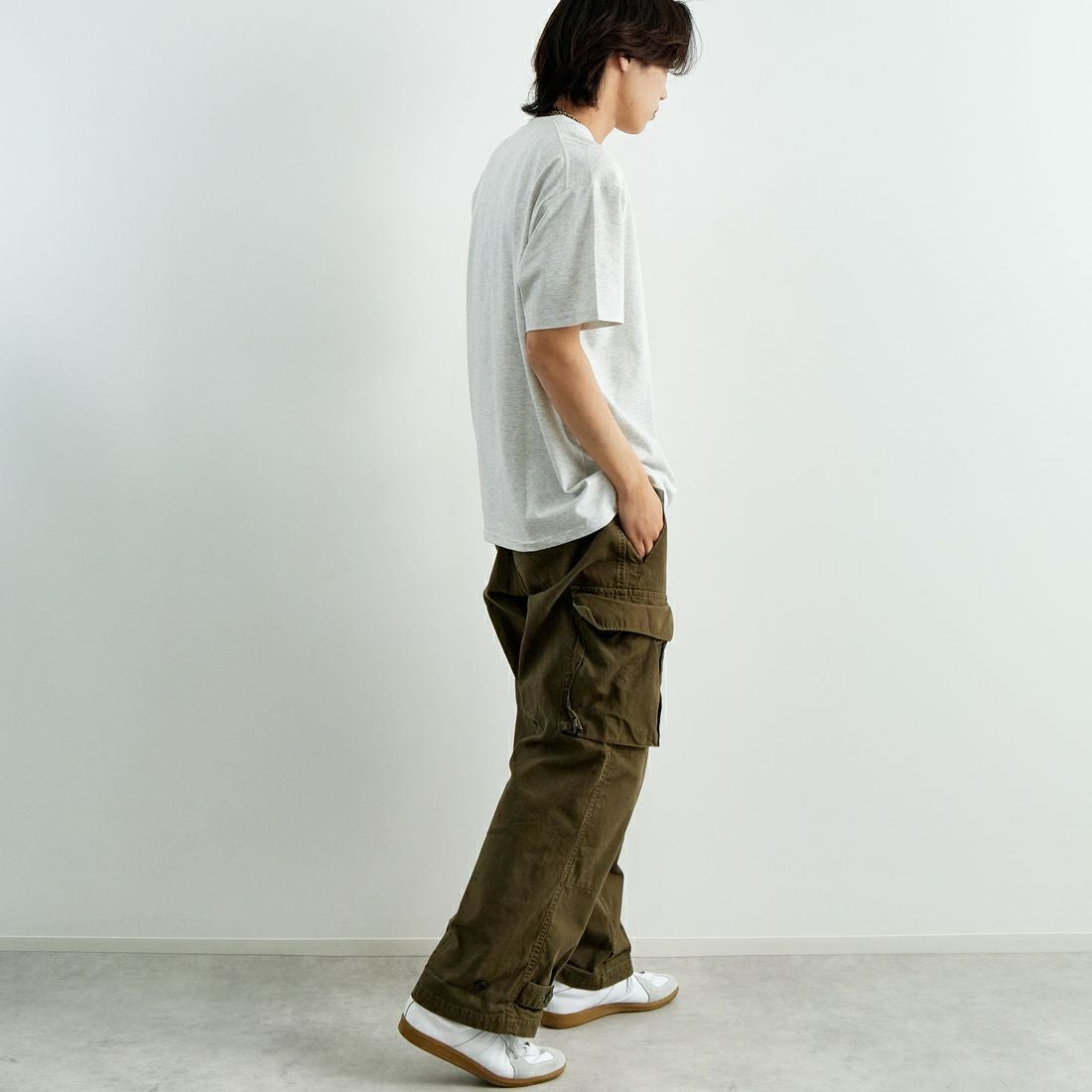 THE FOX [ザフォックス] 別注 ワンポイントロゴワッペン ポケットTシャツ [JFU25SS-11-JF] ASH &&モデル身長：179cm 着用サイズ：L&&