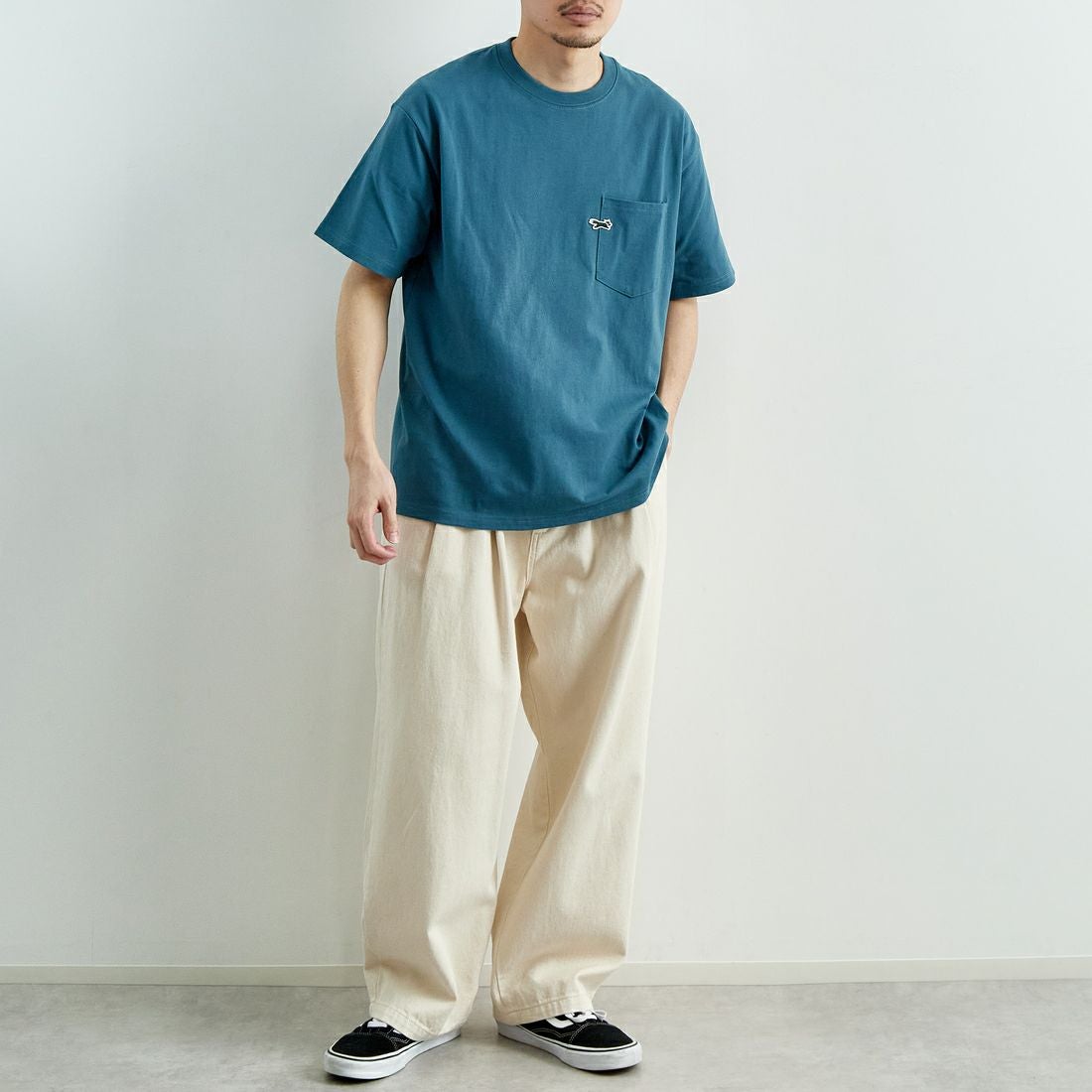 THE FOX [ザフォックス] 別注 ワンポイントロゴワッペン ポケットTシャツ [JFU25SS-11-JF] BLUE &&モデル身長：168cm 着用サイズ：M&&