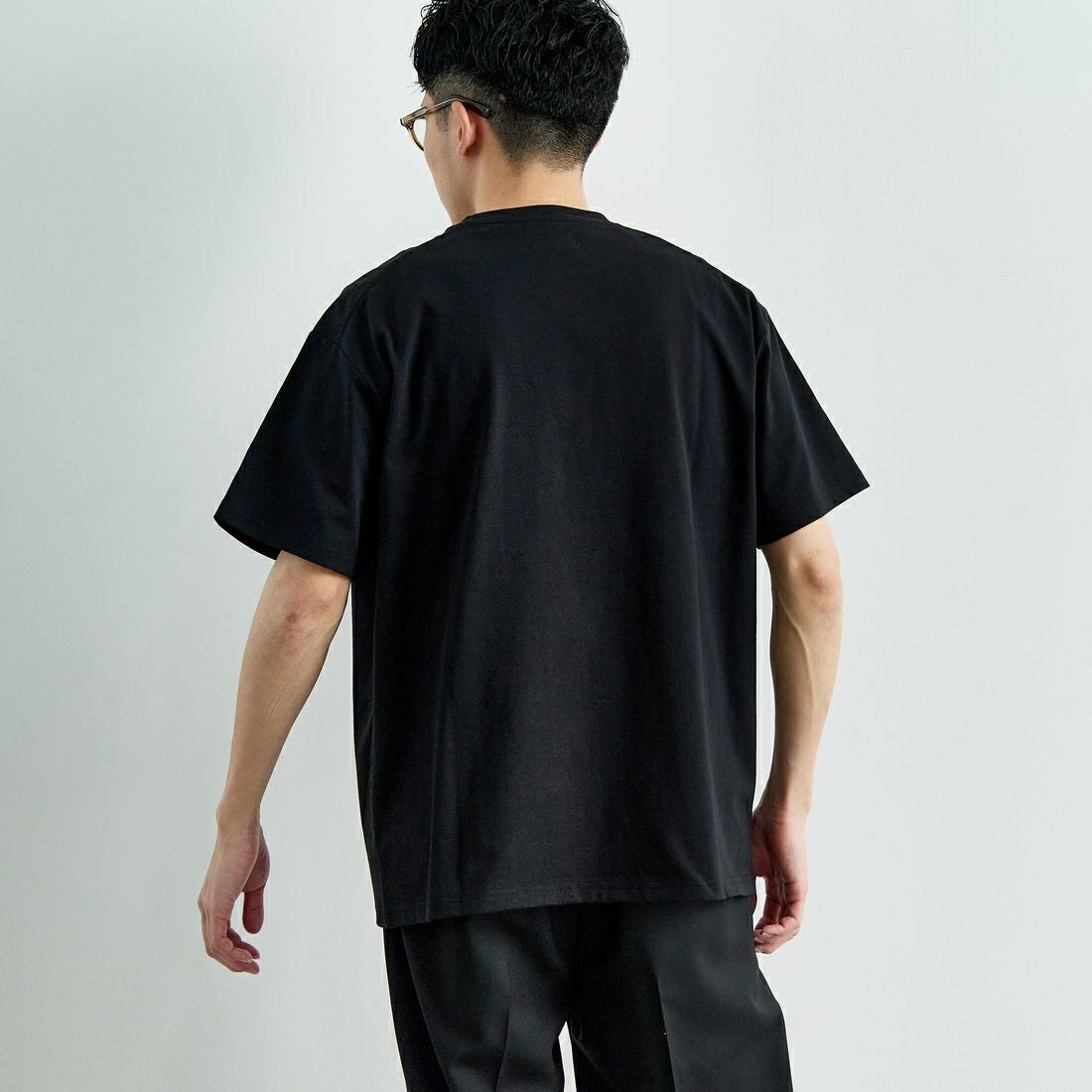 THE FOX [ザフォックス] 別注 ワンポイントロゴワッペン ポケットTシャツ [JFU25SS-11-JF] BLK &&モデル身長：168cm 着用サイズ：M&&