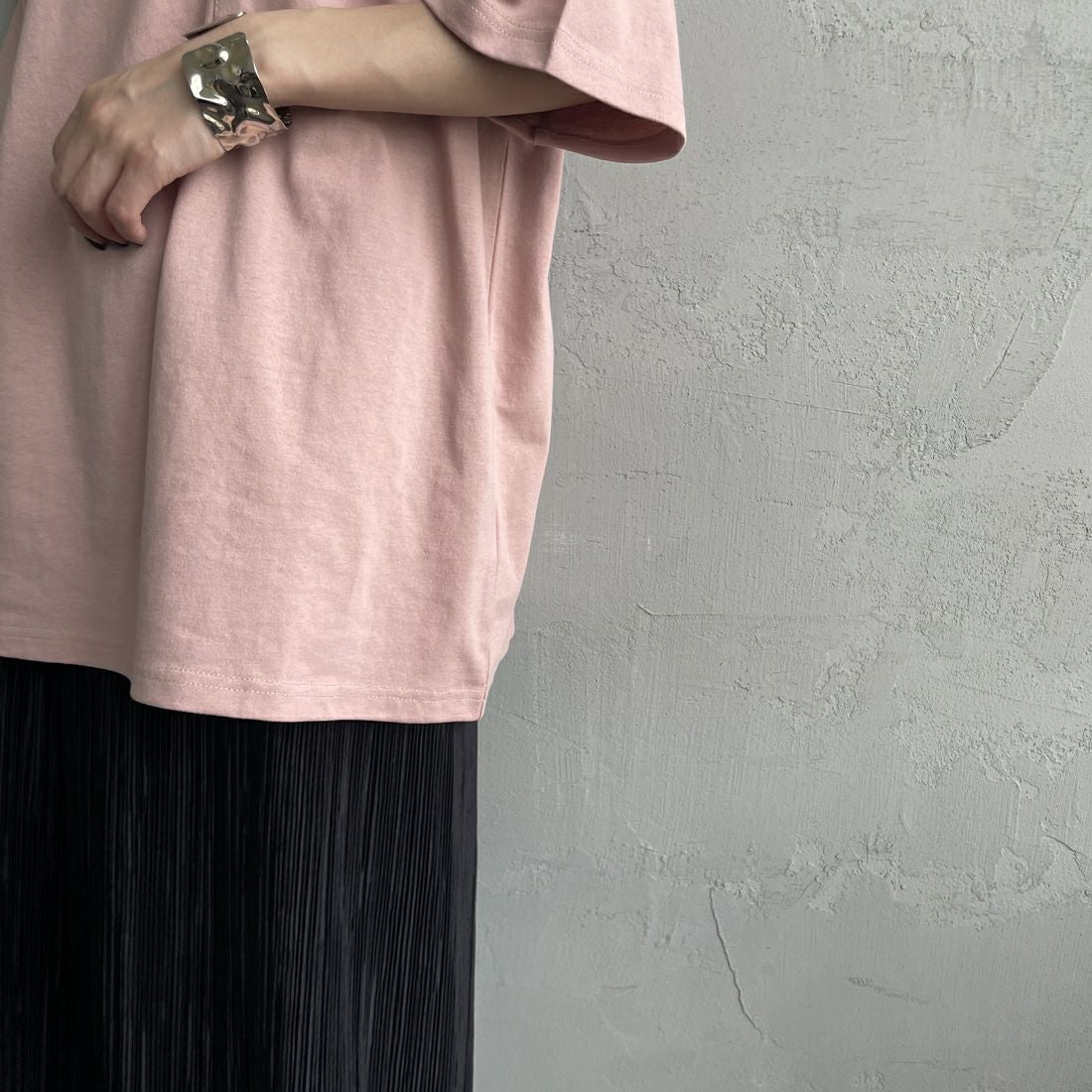 THE FOX [ザフォックス] 別注 ワンポイントロゴワッペン ポケットTシャツ [JFU25SS-11-JF] PINK &&モデル身長：150cm 着用サイズ：S&&