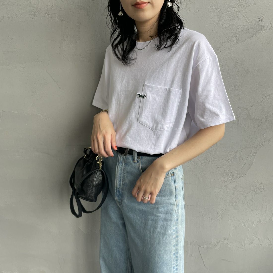 THE FOX [ザフォックス] 別注 ワンポイントロゴワッペン ポケットTシャツ [JFU25SS-11-JF] WHT &&モデル身長：160cm 着用サイズ：S&&