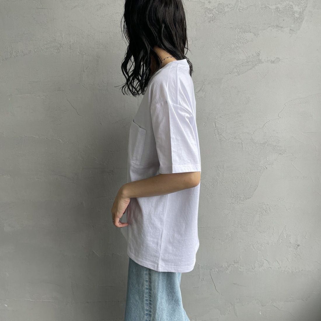 THE FOX [ザフォックス] 別注 ワンポイントロゴワッペン ポケットTシャツ [JFU25SS-11-JF] WHT &&モデル身長：160cm 着用サイズ：S&&