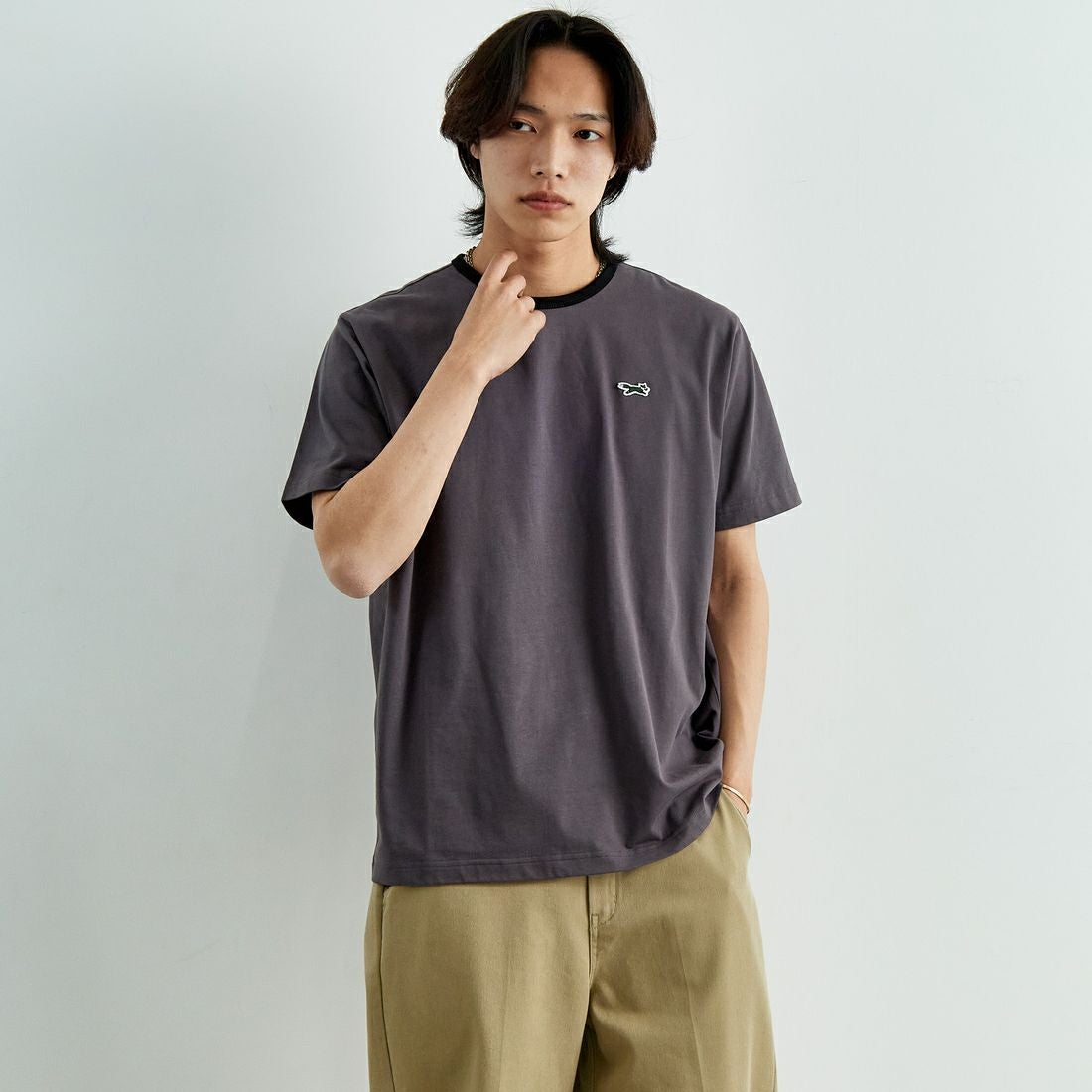 THE FOX [ザフォックス] 別注 ワンポイントロゴワッペン リンガーTシャツ [JFU25SS-10-JF] CHAR/BLK &&モデル身長：179cm 着用サイズ：L&&