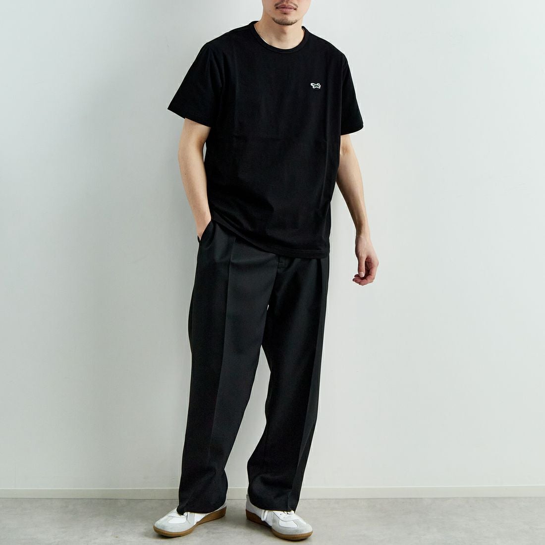 THE FOX [ザフォックス] 別注 ワンポイントロゴワッペン リンガーTシャツ [JFU25SS-10-JF] BLACK &&モデル身長：168cm 着用サイズ：M&&