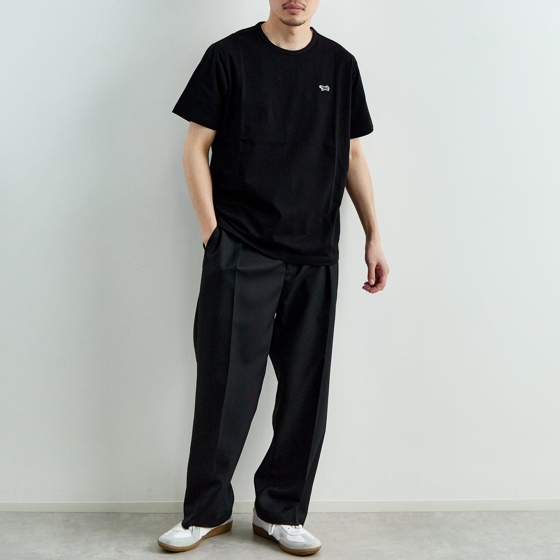 THE FOX [ザフォックス] 別注 ワンポイントロゴワッペン リンガーTシャツ [JFU25SS-10-JF] BLACK &&モデル身長：168cm 着用サイズ：M&&