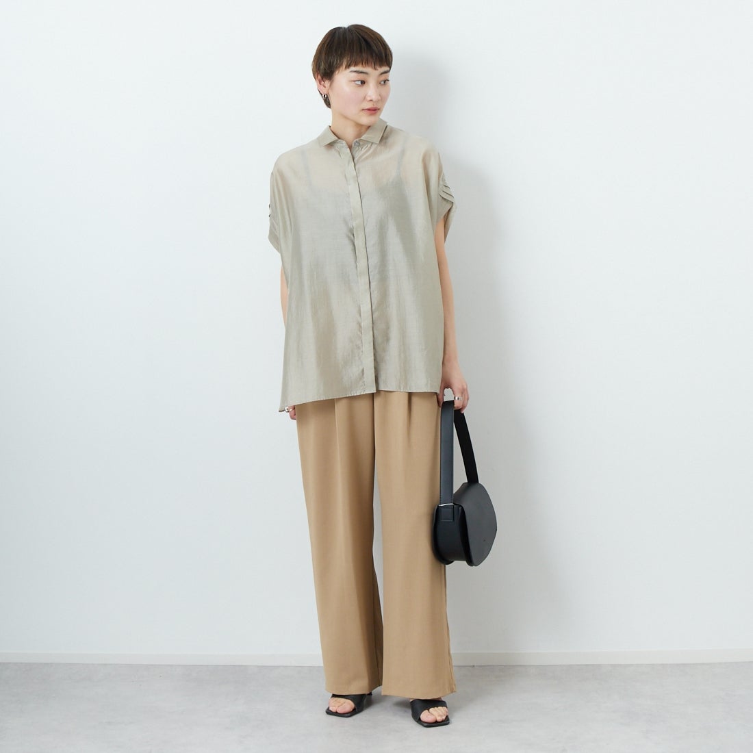 CLOCHE [クロシェ] タックスリーブシアーブラウス [51285681] ﾍﾞｰｼﾞｭ &&モデル身長：160cm 着用サイズ：2&&