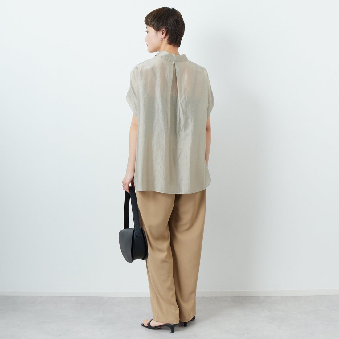 CLOCHE [クロシェ] タックスリーブシアーブラウス [51285681] ﾍﾞｰｼﾞｭ &&モデル身長：160cm 着用サイズ：2&&