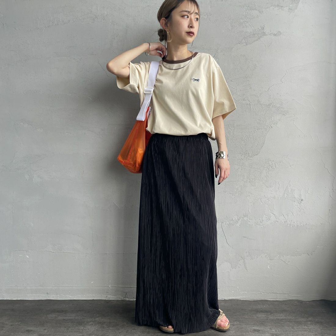 THE FOX [ザフォックス] 別注 ワンポイントロゴワッペン リンガーTシャツ [JFU25SS-10-JF] BEG/BROWN &&モデル身長：150cm 着用サイズ：S&&