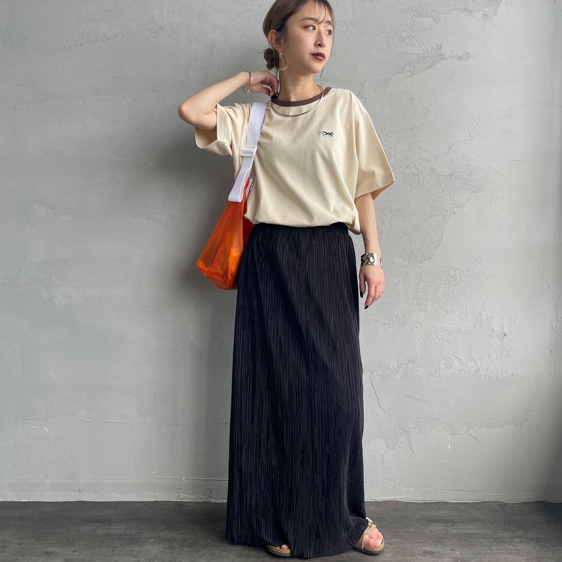 THE FOX [ザフォックス] 別注 ワンポイントロゴワッペン リンガーTシャツ [JFU25SS-10-JF] BEG/BROWN &&モデル身長：150cm 着用サイズ：S&&