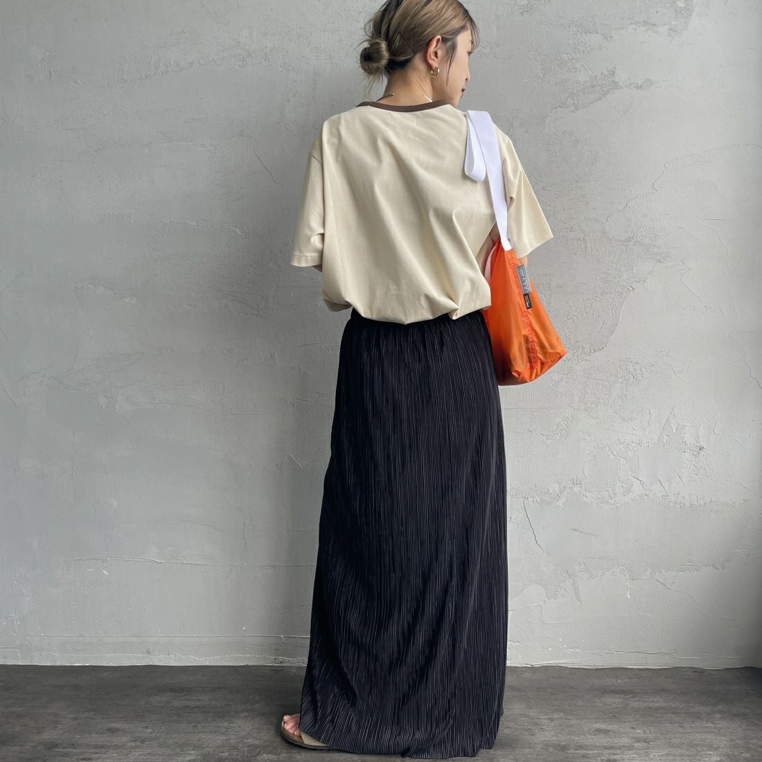 THE FOX [ザフォックス] 別注 ワンポイントロゴワッペン リンガーTシャツ [JFU25SS-10-JF] BEG/BROWN &&モデル身長：150cm 着用サイズ：S&&