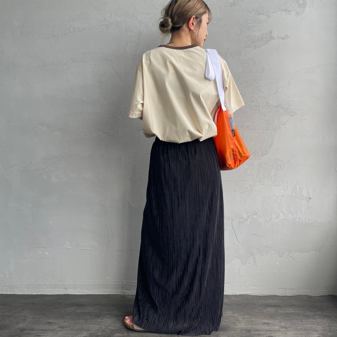 THE FOX [ザフォックス] 別注 ワンポイントロゴワッペン リンガーTシャツ [JFU25SS-10-JF] BEG/BROWN &&モデル身長：150cm 着用サイズ：S&&