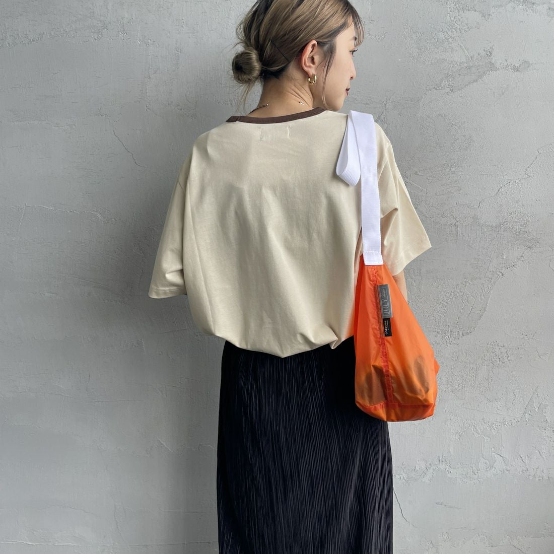 THE FOX [ザフォックス] 別注 ワンポイントロゴワッペン リンガーTシャツ [JFU25SS-10-JF] BEG/BROWN &&モデル身長：150cm 着用サイズ：S&&