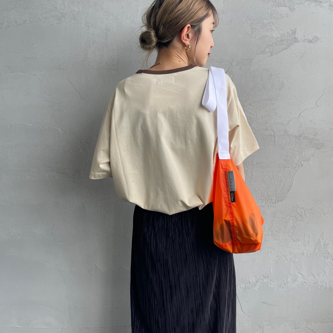 THE FOX [ザフォックス] 別注 ワンポイントロゴワッペン リンガーTシャツ [JFU25SS-10-JF] BEG/BROWN &&モデル身長：150cm 着用サイズ：S&&