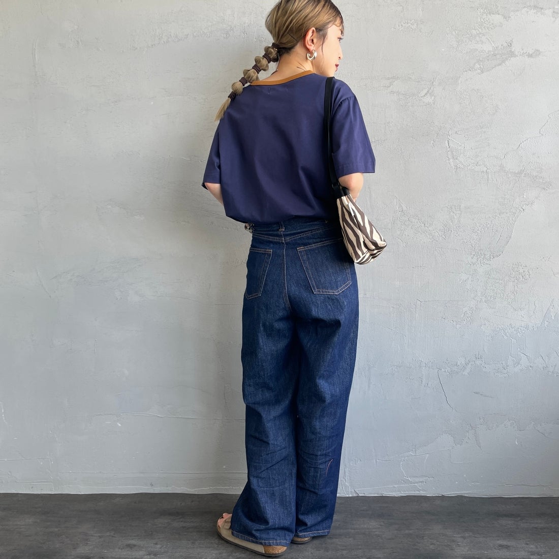 THE FOX [ザフォックス] 別注 ワンポイントロゴワッペン リンガーTシャツ [JFU25SS-10-JF] NVY/CAMEL &&モデル身長：150cm 着用サイズ：S&&