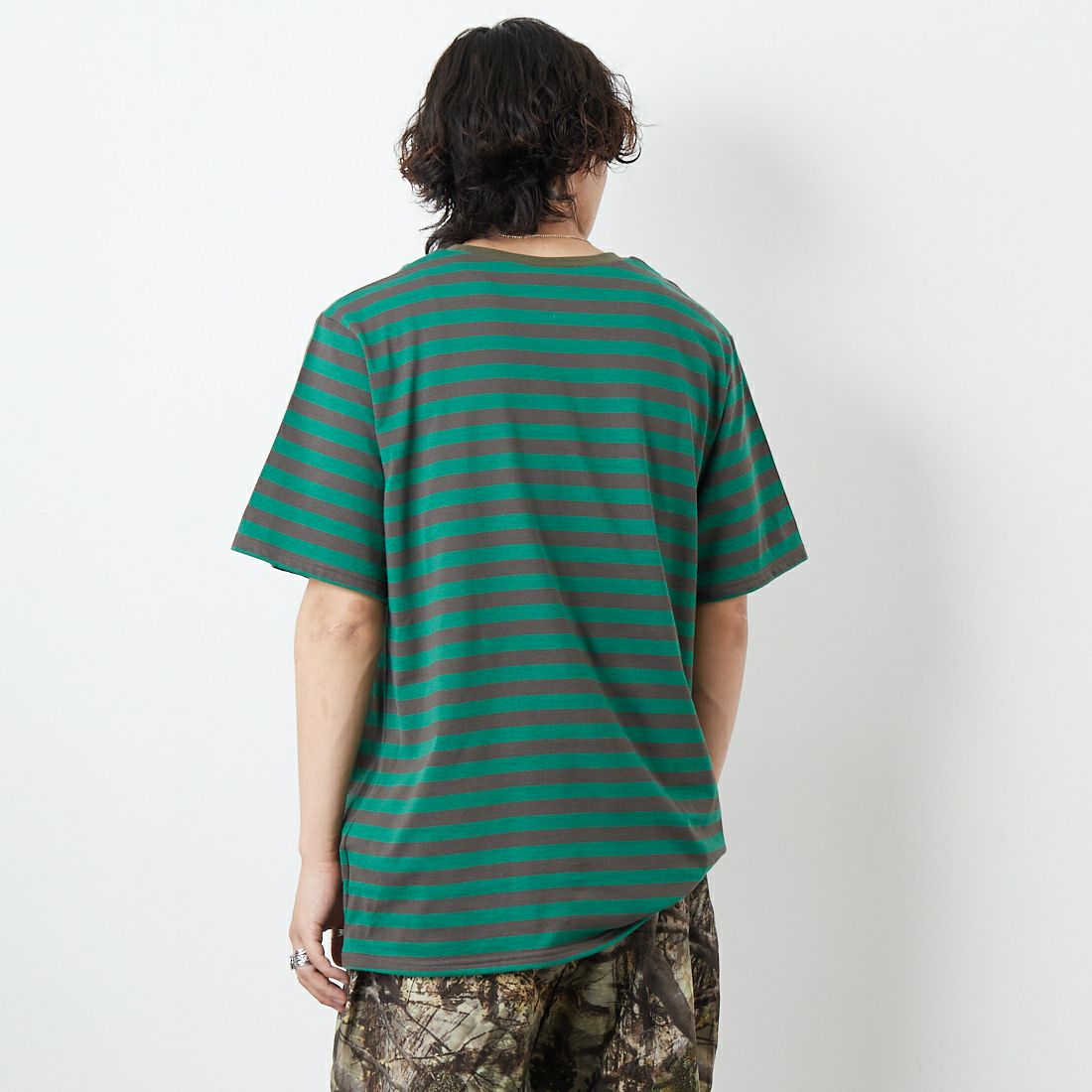 South2West8 [サウスツーウエストエイト] ショートスリーブラウンドポケットTシャツ [QV664] A GREEN &&モデル身長：179cm 着用サイズ：M&&