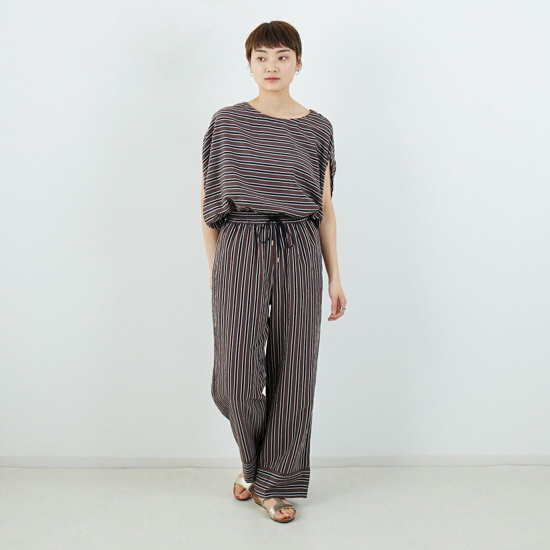 MICA&DEAL [マイカアンドディール] ストライプパンツ [0125203104] BROWN &&モデル身長：160cm 着用サイズ：F&&