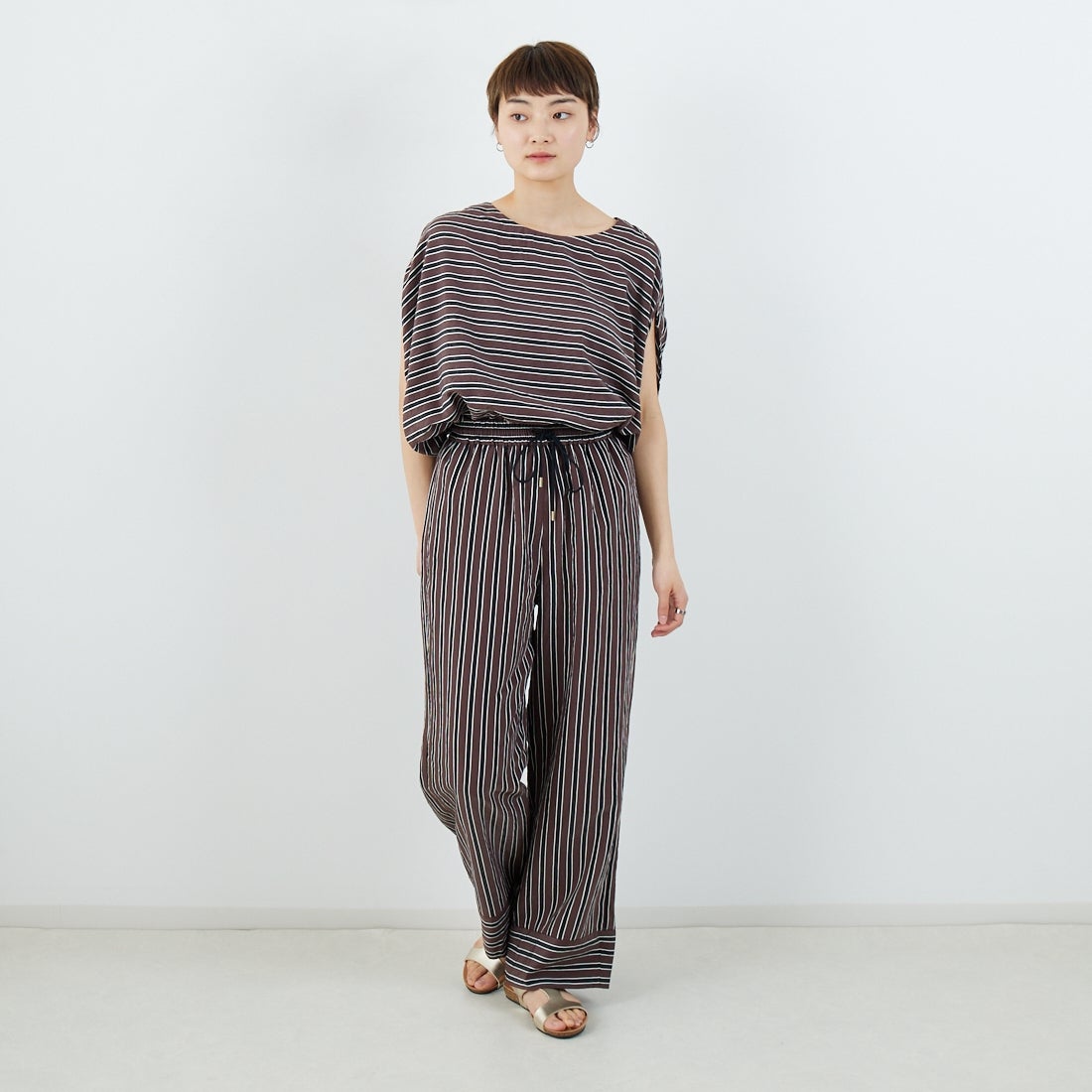 MICA&DEAL [マイカアンドディール] ストライプパンツ [0125203104] BROWN &&モデル身長：160cm 着用サイズ：F&&