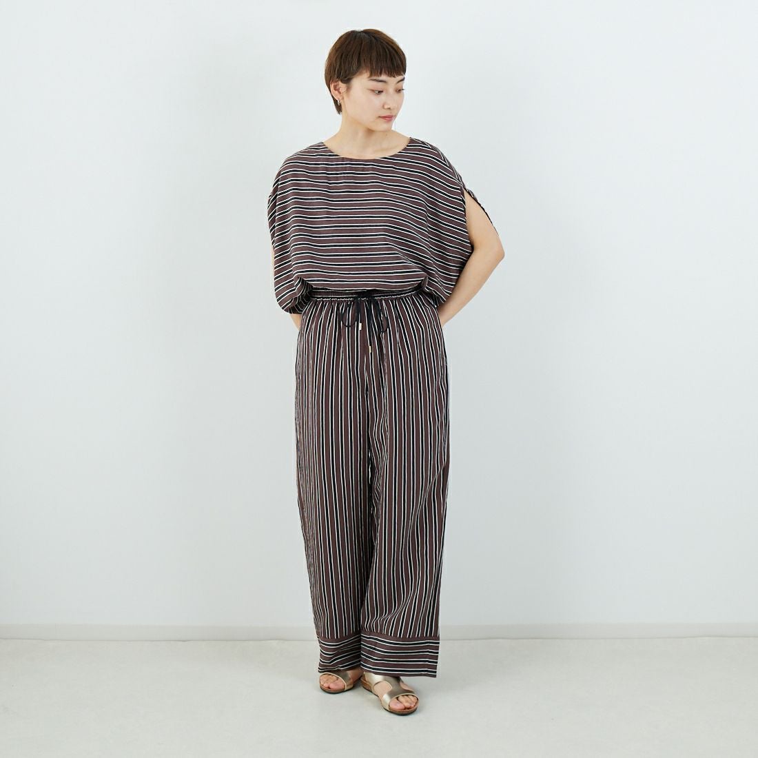 MICA&DEAL [マイカアンドディール] ストライプパンツ [0125203104] BROWN &&モデル身長：160cm 着用サイズ：F&&